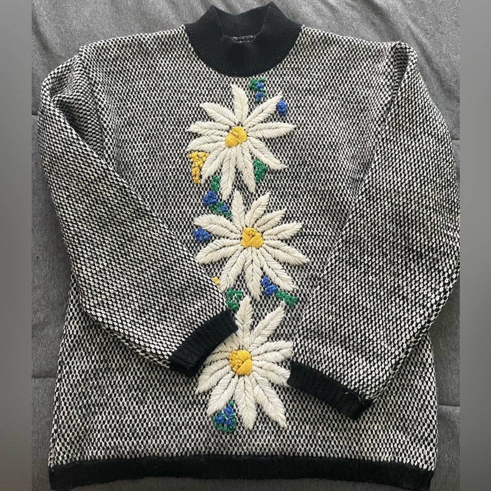 Sold elsewhere! Vintage ESPRIT Collection 100% wool sweater with embroidery.
